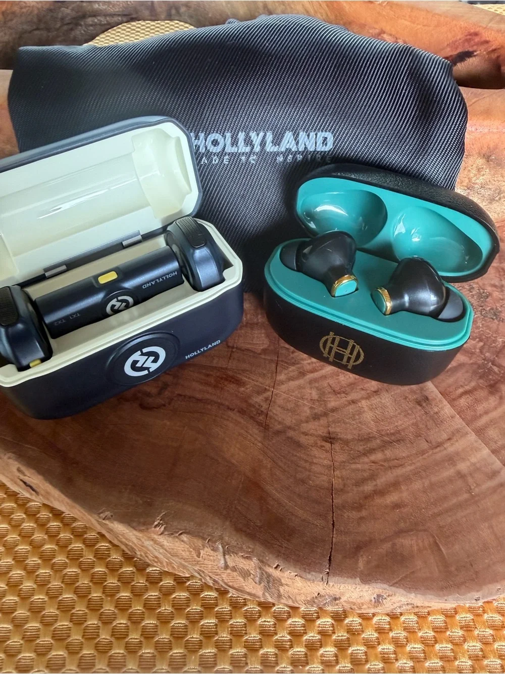 Hollyland Lark M2 wireless microphone, Hollyland Woreless Earbuds combo